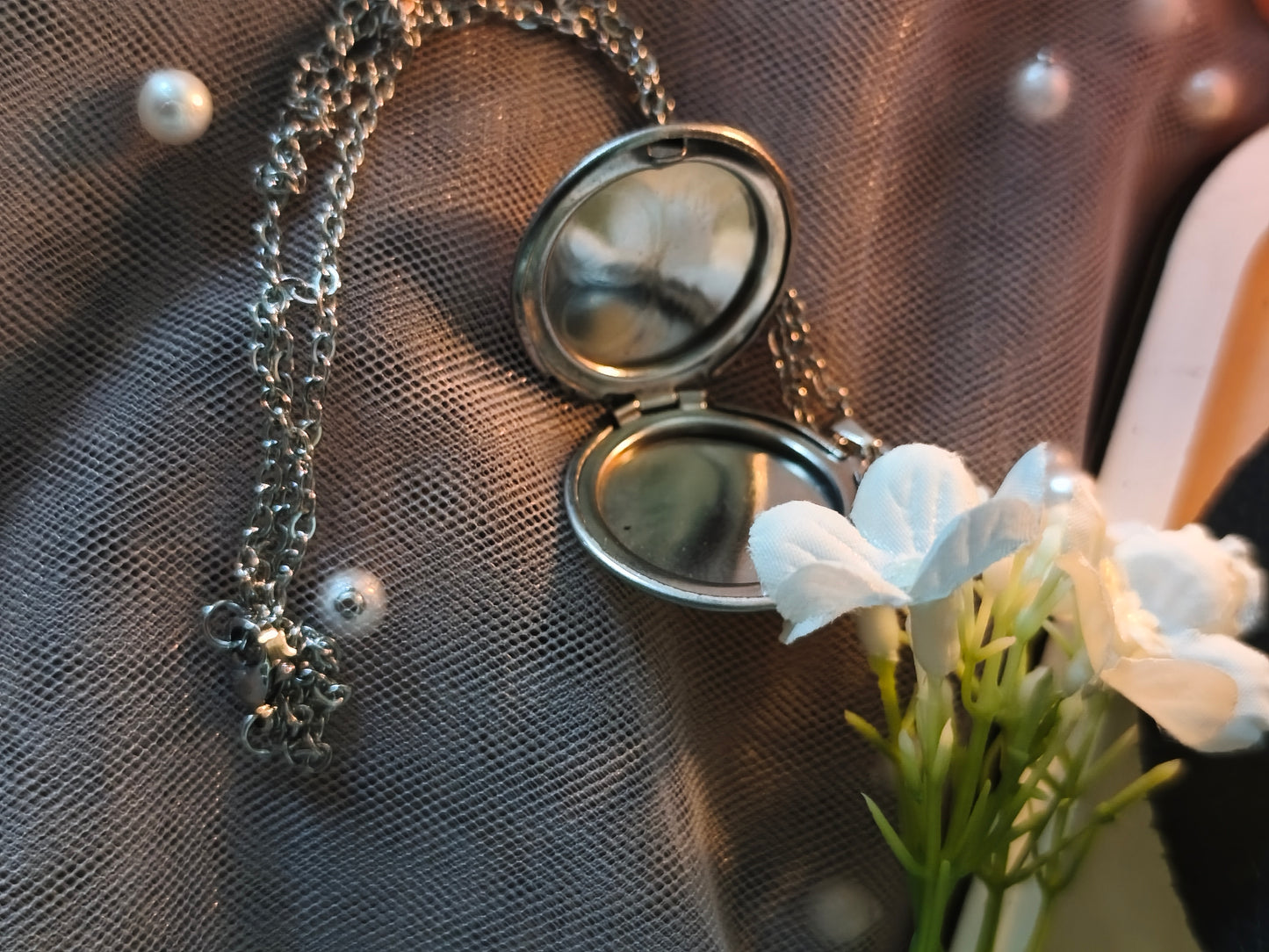 Collier Médaillon Colombes & Alliances – Bijou d’Amour Éternel & Cadeau Mariage